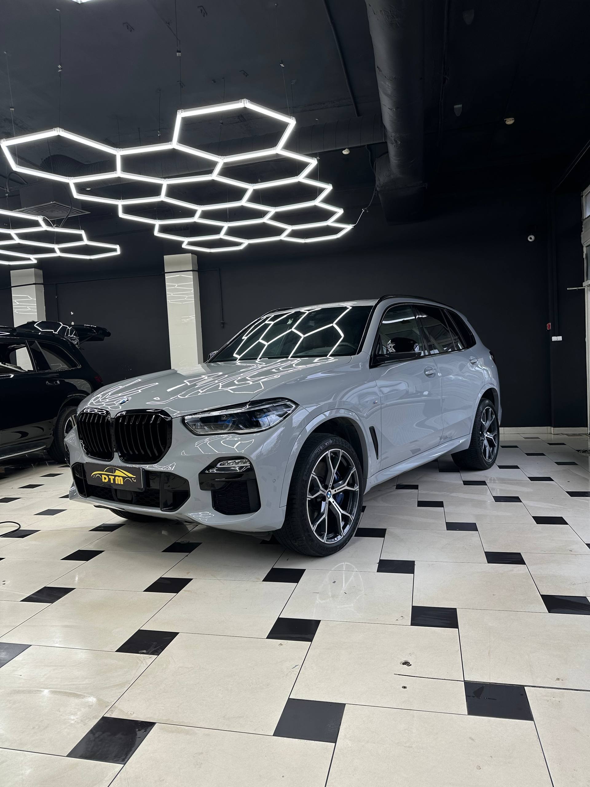 Оклейка плёнкой авто BMW